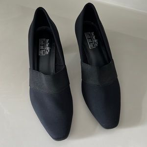 Black shoes. Coach and Four